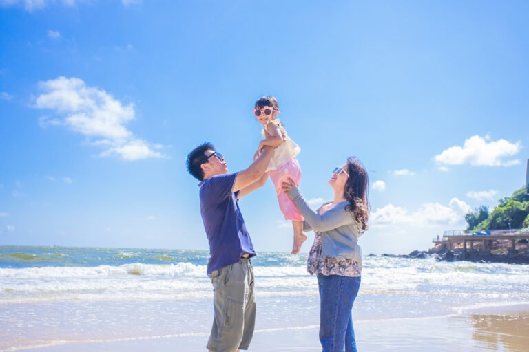 YISON SMART family lifestyle moment by the seaside